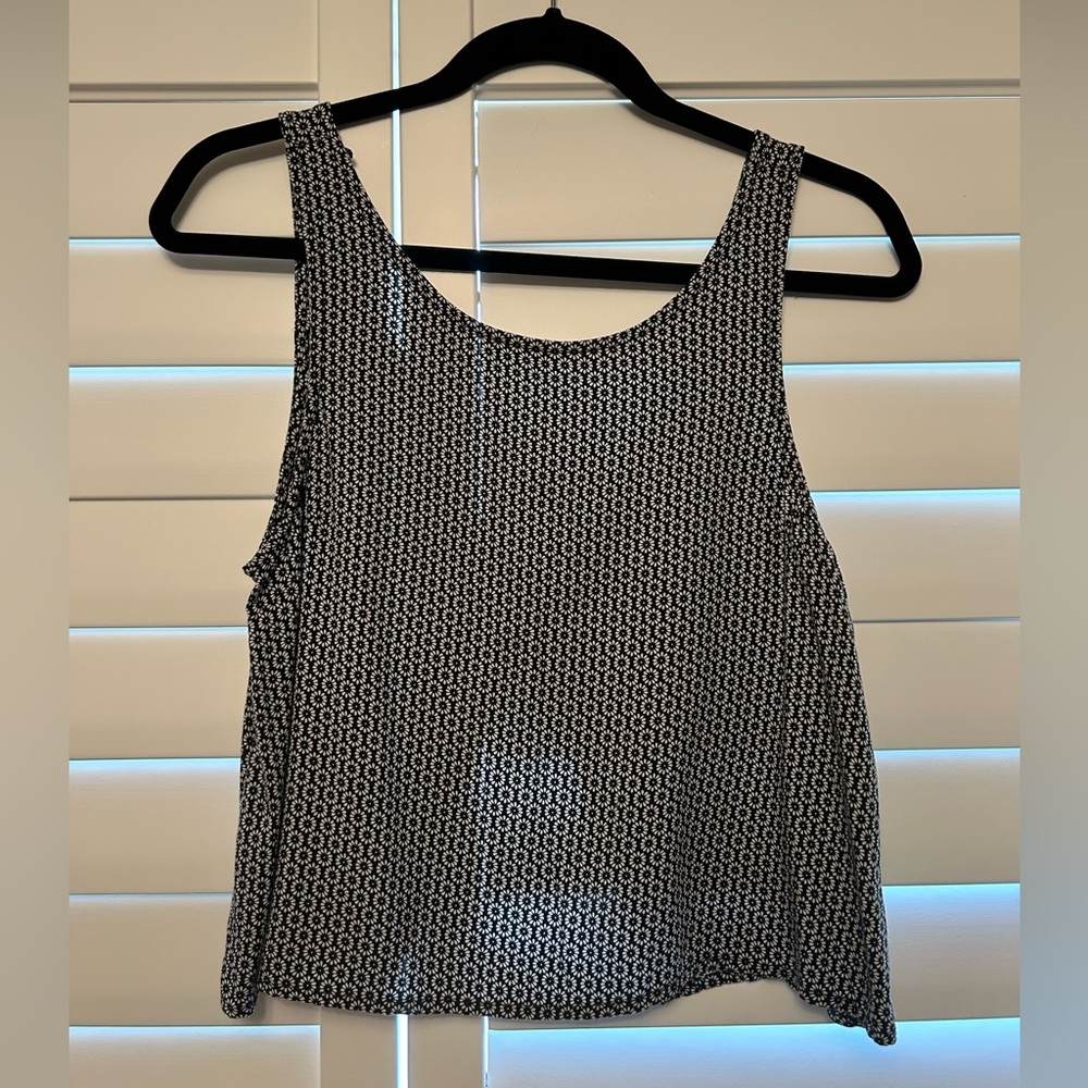 Brandy Melville Floral Patterned Open Back Loose Shirt (OS)